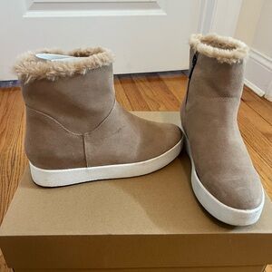 Blondo Beige Winter Boots with Faux Fur